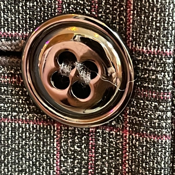 Such a Chic , Classy and Feminine Coat - Picture 4 of 15